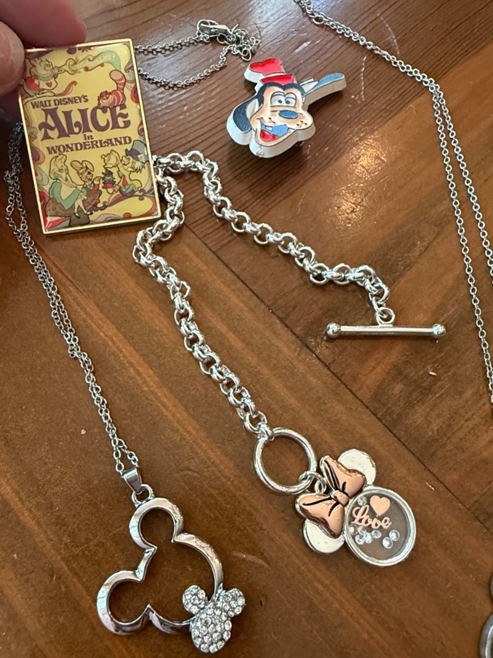 Disney bundle with necklaces, bracelets and pins - Picture 3 of 3